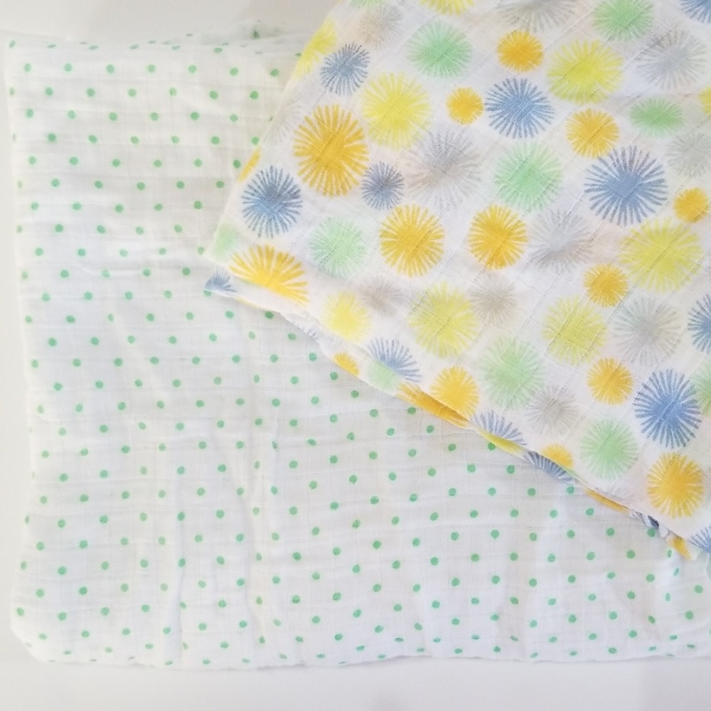 Plum swaddles